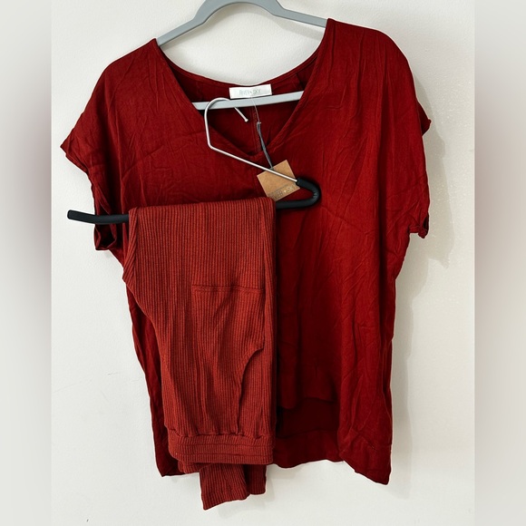 NEW RIVER + SKY Sundown Gemma Crop pants and  Downtown tee - Picture 1 of 11